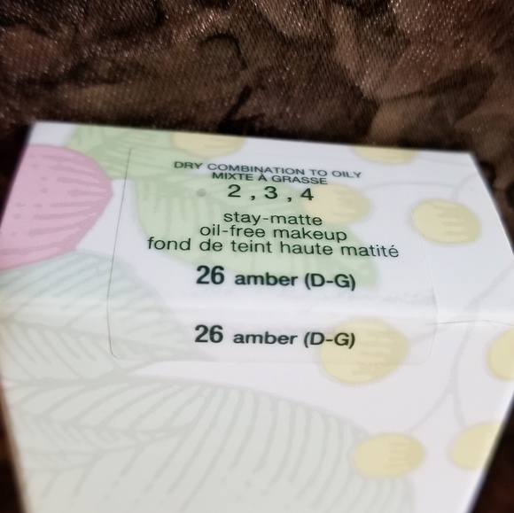 Clinique Stay-Matte Oil-Free Makeup Amber - Picture 3 of 3